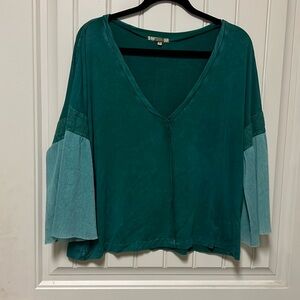Gimmick Large Green women’s top